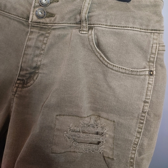 Vanilla Star Mid Rise Midi Distressed Camo Green Size 11 - Picture 5 of 7